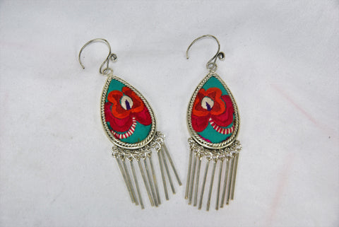 Tear-drop shaped medium earrings with dangles