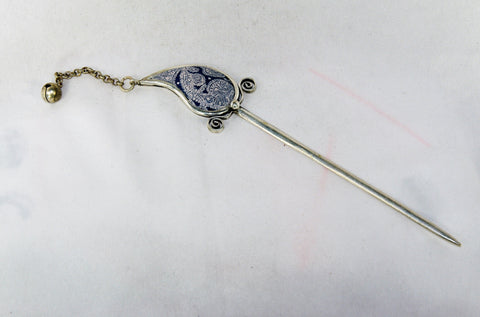 Hairpin - Drop-shaped embroidered with a bell and scrolls