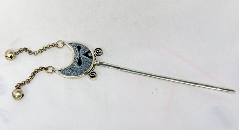 Hairpin - Half-moon embroidered with bells and scrolls